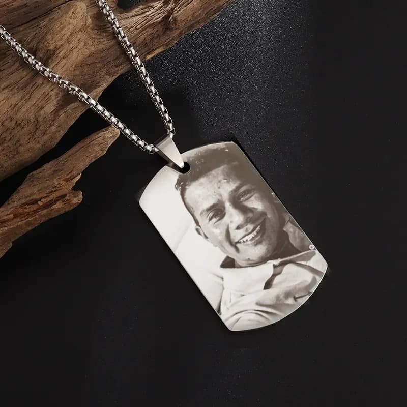 Cadena Plateada Testimonio de Acero